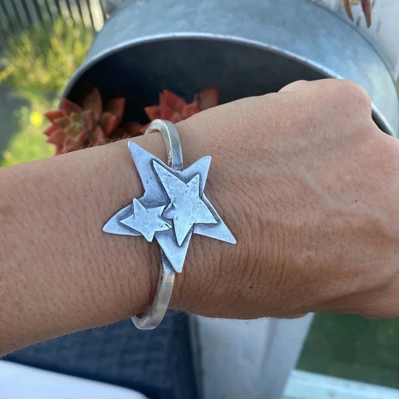 Rustic Sterling silver star cuff bracelet - Picture 10 of 10